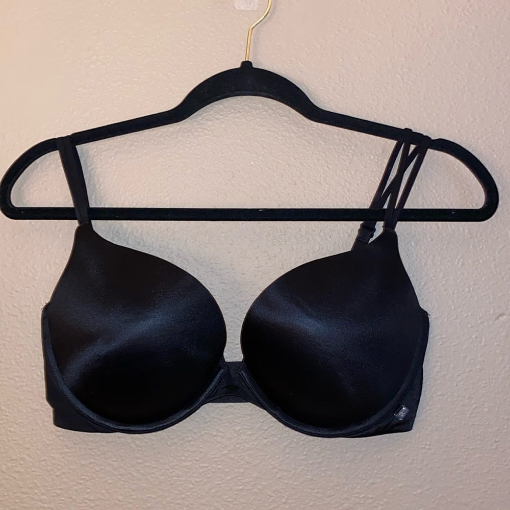Victoria’s Secret very sexy push-up bra black